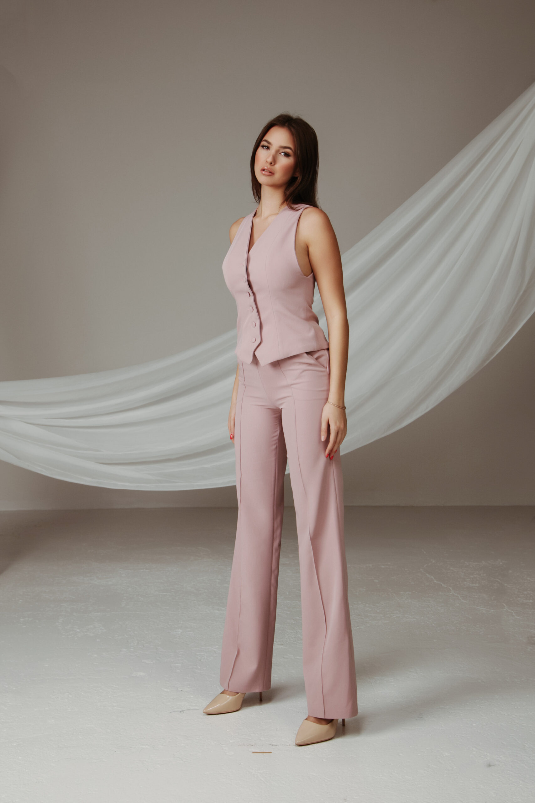 Set of vest and trousers for daring ladies in which you will look classy